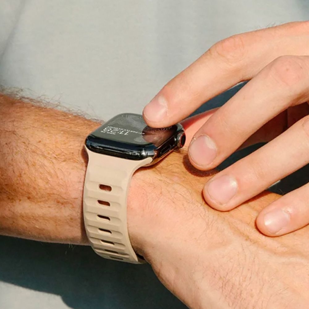 tech-protect-iconband-line-louraki-silikonis-apple-watch-ultra-se-8-7-6-5-4-49-45-44-mm-starlight1.jpg