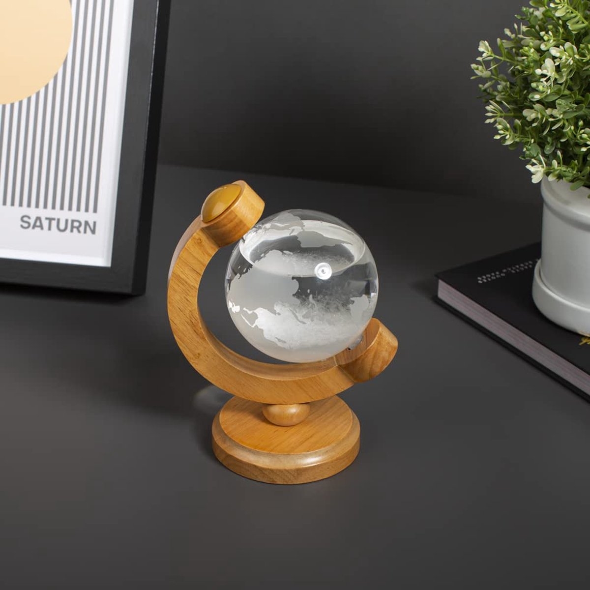 the-source-ingenious-storm-globe-with-stand-varometro-provlepsis-kairou-sfaira-kategidas-me-ksilini-vasi-2.jpg