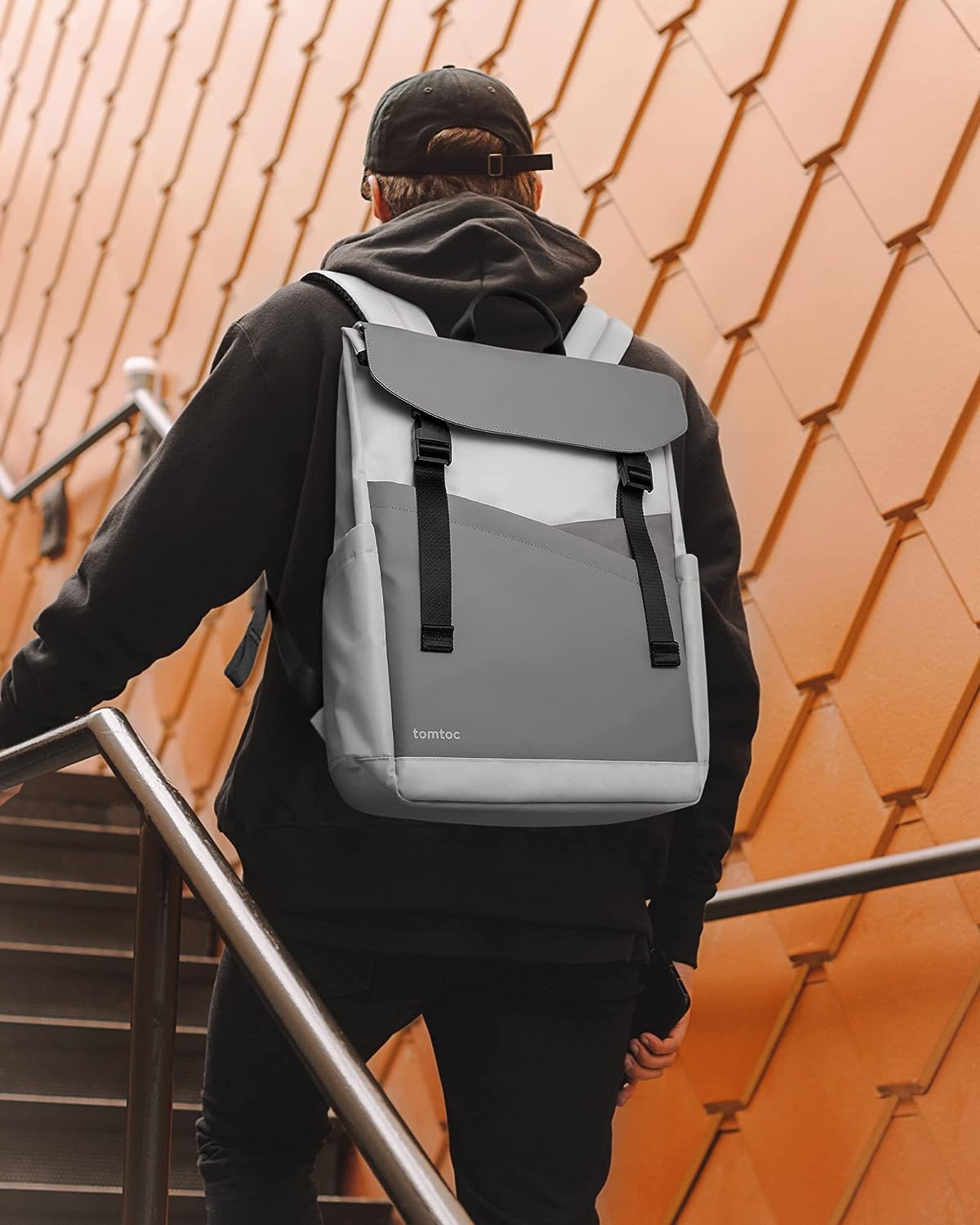 tomtoc-slash-a64-flip-laptop-backpack-sakidio-platis-tsanta-metaforas-tablet-eos-12-9-inches-kai-laptop-eos-16-inches-18-litres-tephra.jpg