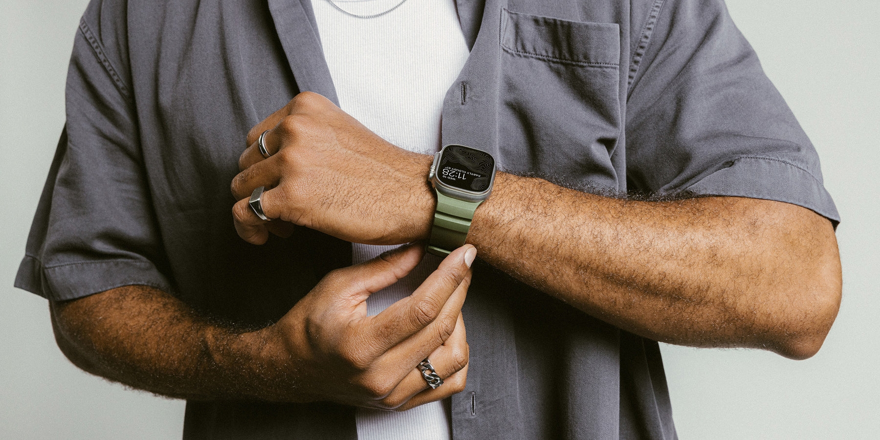louraki-apple-watch-ultra-2-ultra-1-se-10-9-8-7-6-5-4-49-46-45-44-mm-nomad-rocky-point-band-adiavroxo-fkm-kai-titanio-forest-natural-8.jpg