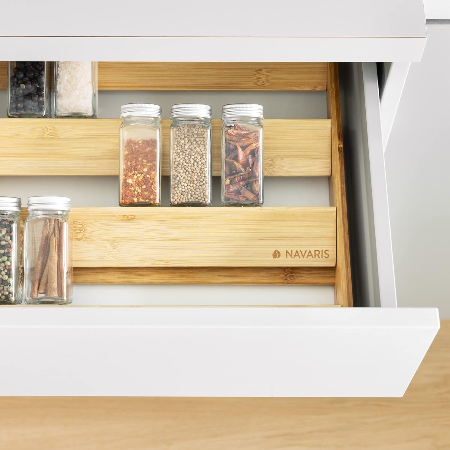 navaris-3-tier-foldable-bamboo-spice-rack-epitrapezio-anadiploumeno-rafi-kouzinas-vasi-apothikefsis-kai-organosis-baxarikon-3-epipedon-apo-bamboo-light-brown-3.jpg