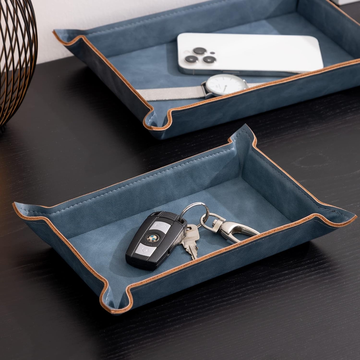 navaris-pu-leather-tray-set-set-me-2-diskous-apothikefsis-organosis-apo-pu-derma-kai-metallo-me-rythimzomeno-magnitiko-diaxoristiko-dark-blue-4.jpg