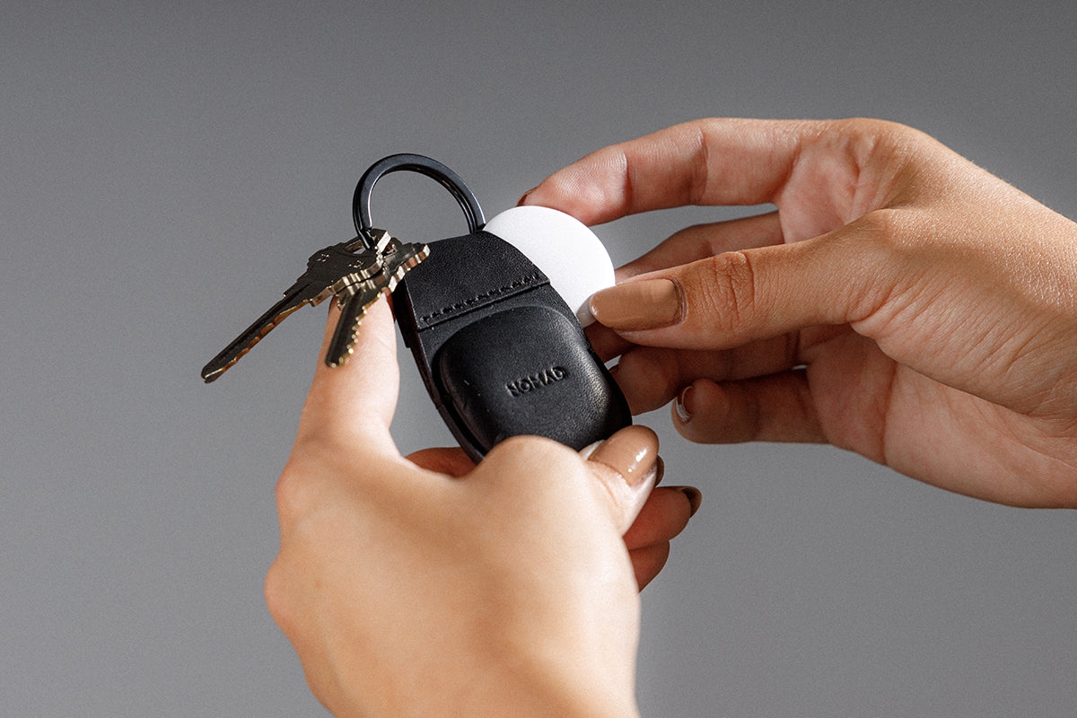 nomad-leather-keychain-dermatini-thiki-brelok-apple-airtag-black-7.jpg