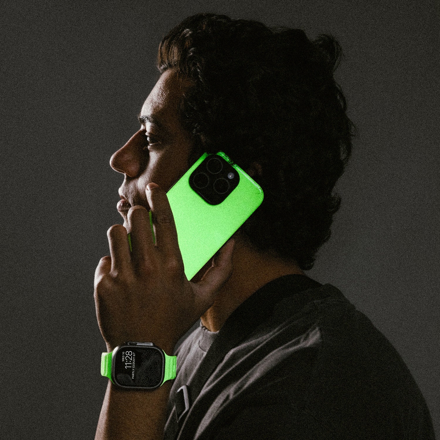 nomad-sport-band-glow-in-the-dark-adiavroxo-fosforizon-louraki-silikonis-apple-watch-ultra-2-ultra-1-se-9-8-7-6-5-4-49-45-44-mm-glow-2-0-8.jpg