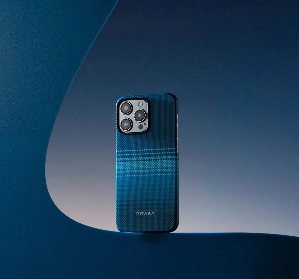 pitaka-fusion-weaving-magez-case-5-magsafe-thiki-aramid-fiber-body-apple-iphone-15-pro-max-0-75-mm-1500-d-moonrise-6.jpg