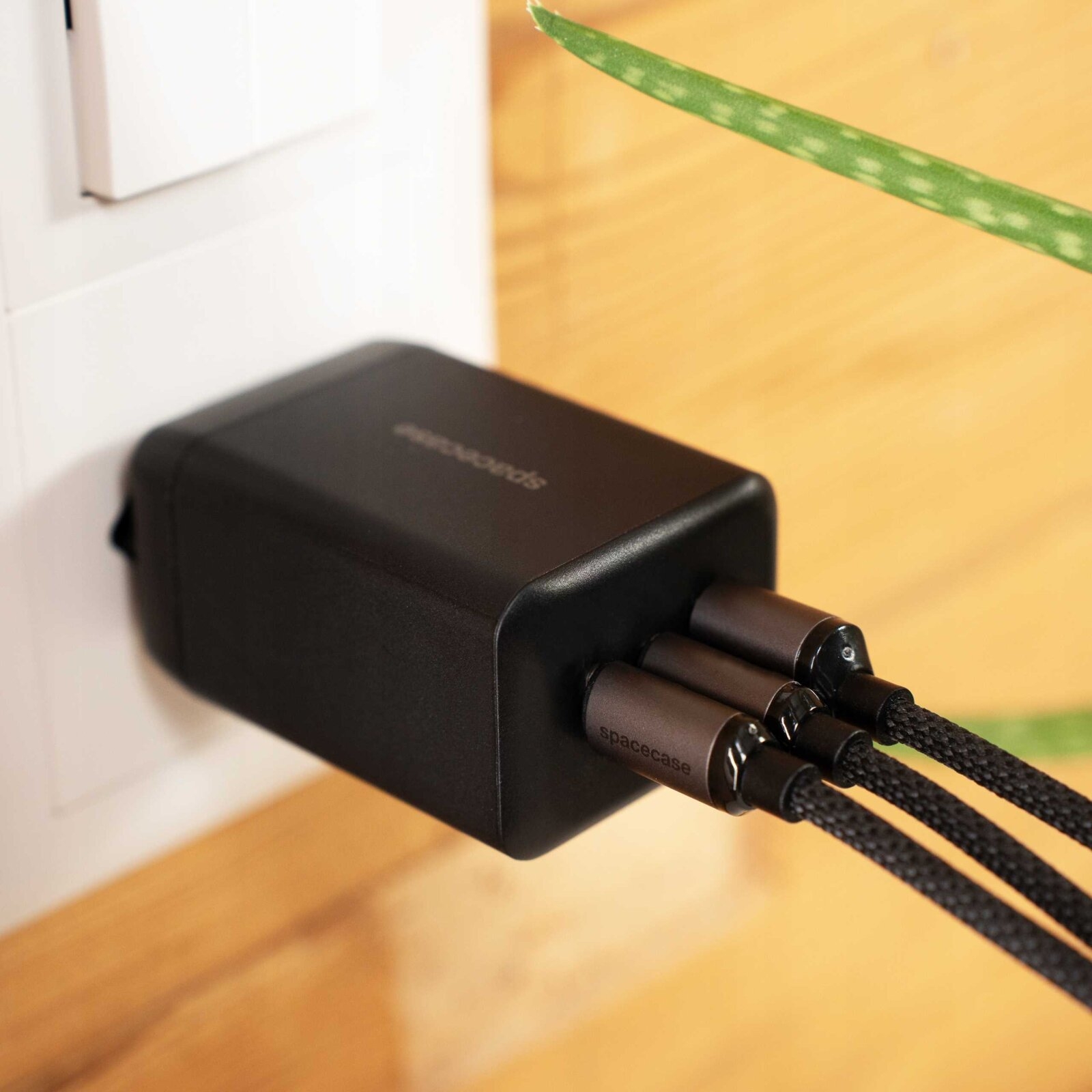 spacecase-sc008b-3-port-gan-usb-charger-taxifortistis-taksidiou-antaptoras-me-1-usb-a-2-type-c-65-w-black-3.jpg