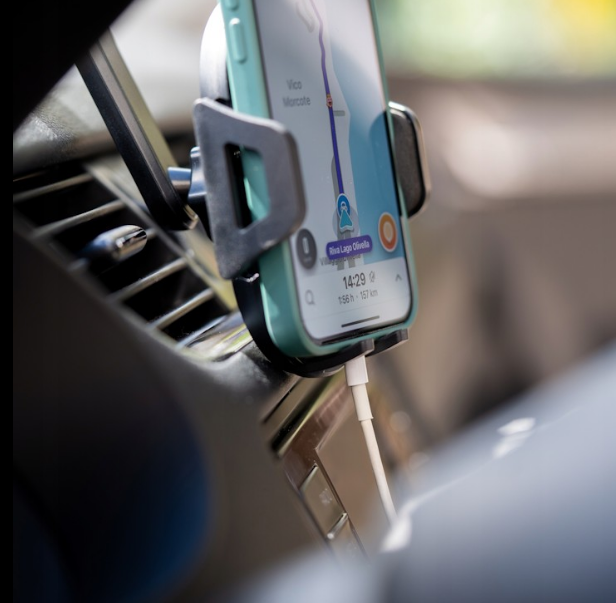 spacecase-sc15-universal-dashboard-car-holder-universal-vasi-kiniton-me-vendouza-gia-tablo-aftokinitou-black-4.png