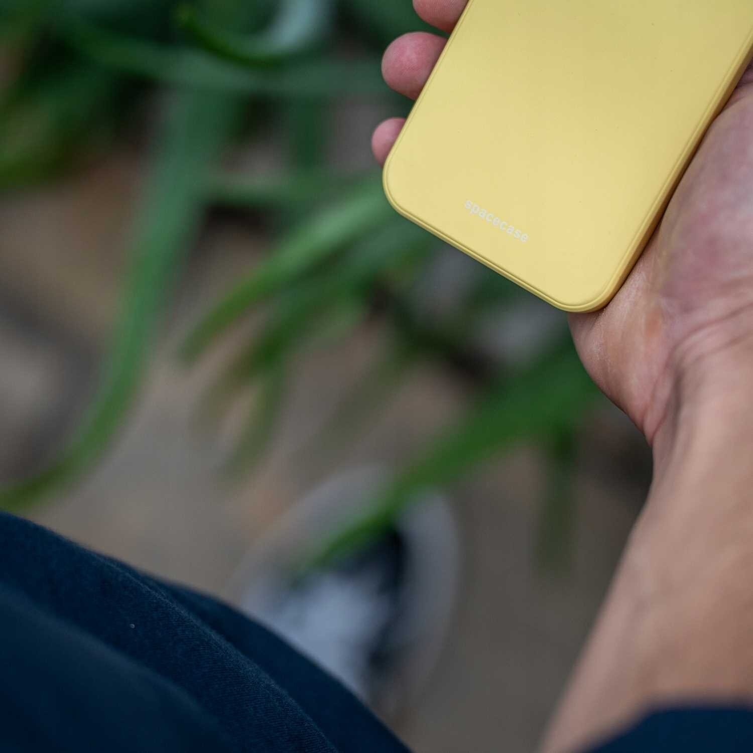 spacecase-silicone-case-thiki-silikonis-apple-iphone-11-yellow-2.jpg