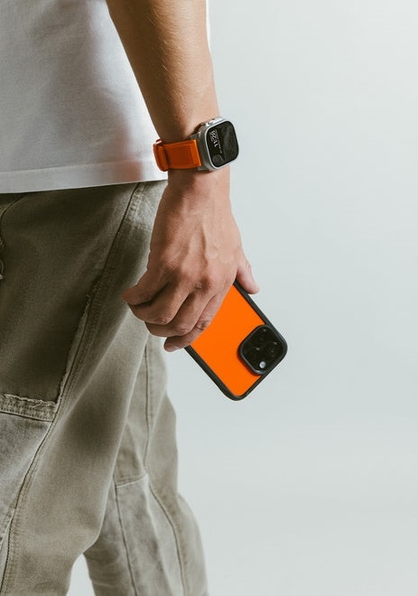 thiki-apple-iphone-15-pro-nomad-rugged-case-anthektiki-me-magsafe-ultra-orange-5.jpg