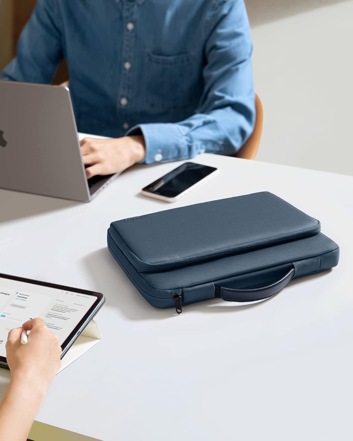 tomtoc-defender-a14-thiki-tsanta-metaforas-gia-laptop-eos-14-inches-navy-blue.jpg