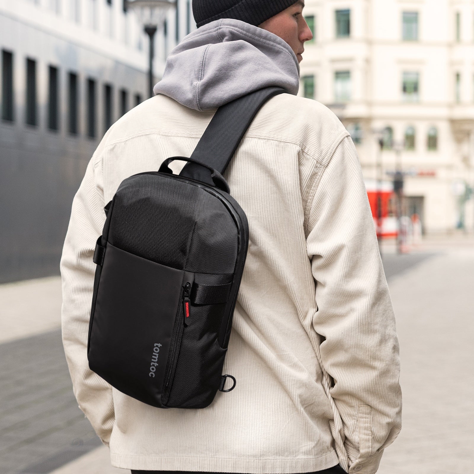 tomtoc-navigator-t24-sling-bag-sakidio-tsanta-platis-kai-metaforas-laptop-eos-13-14-inches-kai-tablet-eos-11-inches-7-litre-black-7.jpg