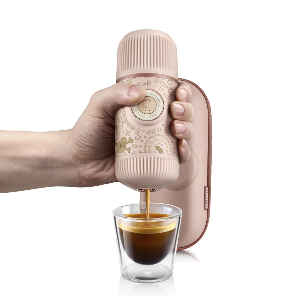 wacaco-nanopresso-dark-souls-foriti-mixani-xeiros-espresso-me-thiki-pink-4.jpg
