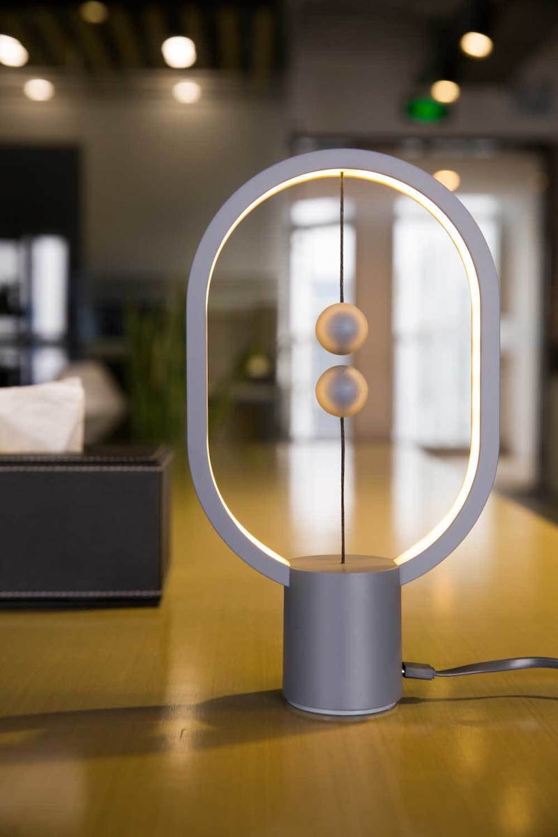 allocacoc-heng-balance-lamp-mini-fotistiko-me-magnitiko-diakopti-light-grey-1.jpeg