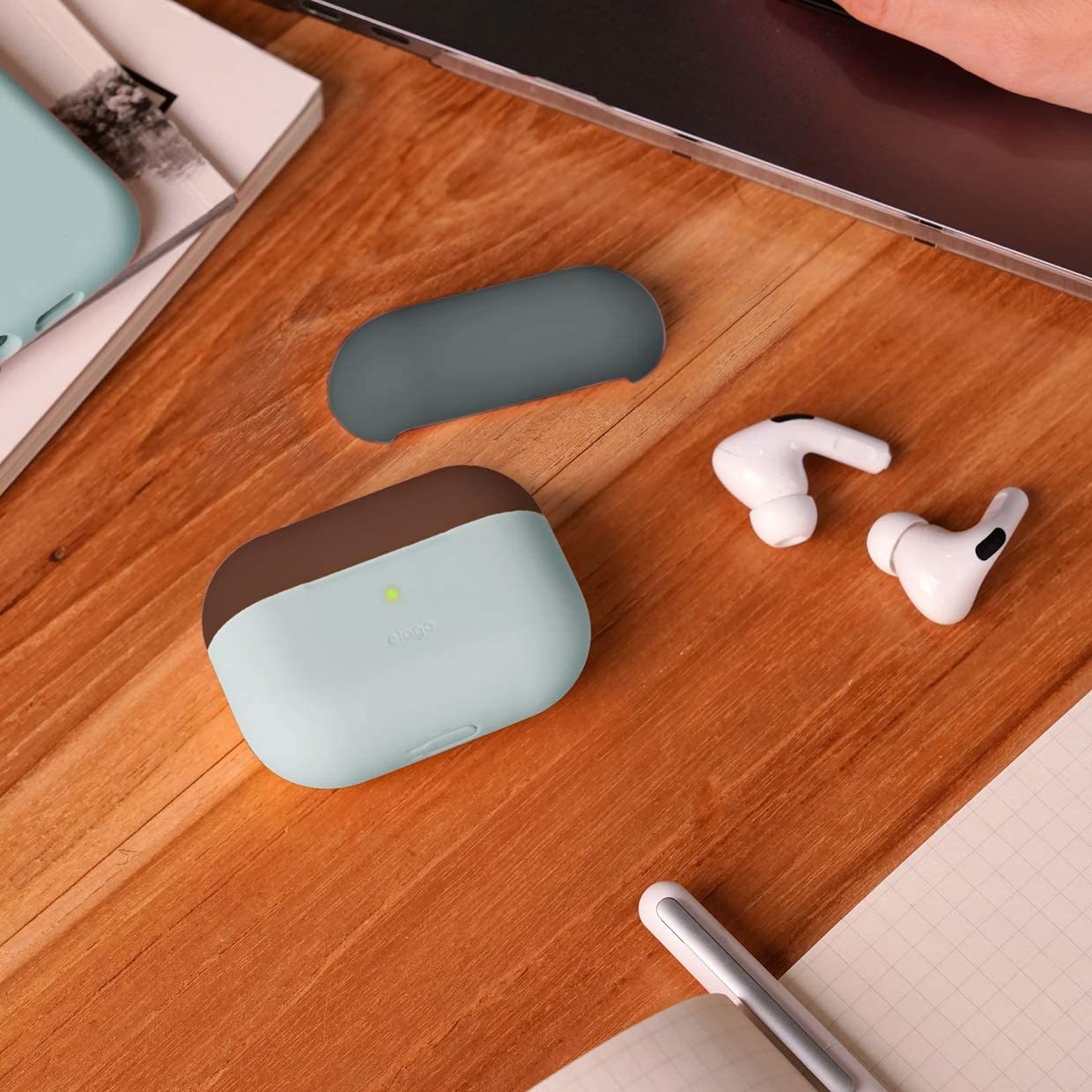 elago-airpods-pro-duo-case-thiki-me-diplo-kapaki-airpods-pro-dark-brown-mint-gray-2.jpg