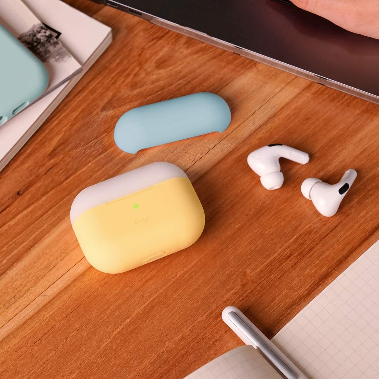 elago-airpods-pro-duo-case-thiki-me-diplo-kapaki-airpods-pro-yellow-coral-blue-nightglow-blue-2.jpg