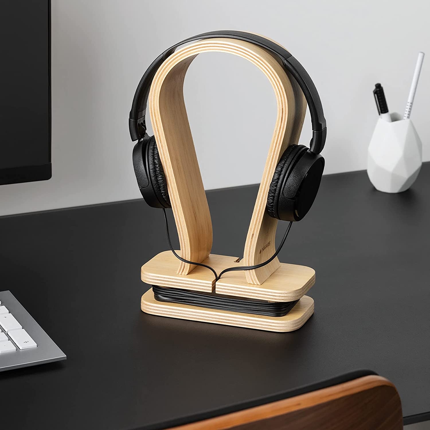 navaris-bamboo-headphone-stand-vasi-akoustikon-kefalis-apo-bamboo-tan-bamboo-1.jpg