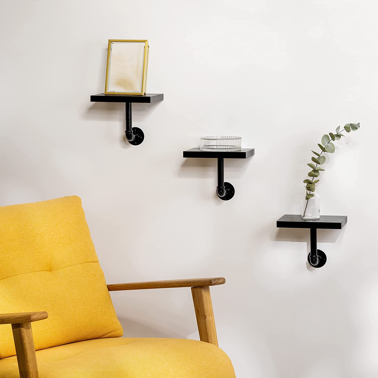 navaris-decorative-shelves-set-3-rafia-apo-ksilo-pefkou-me-vasi-apo-metallo-black-2.jpg