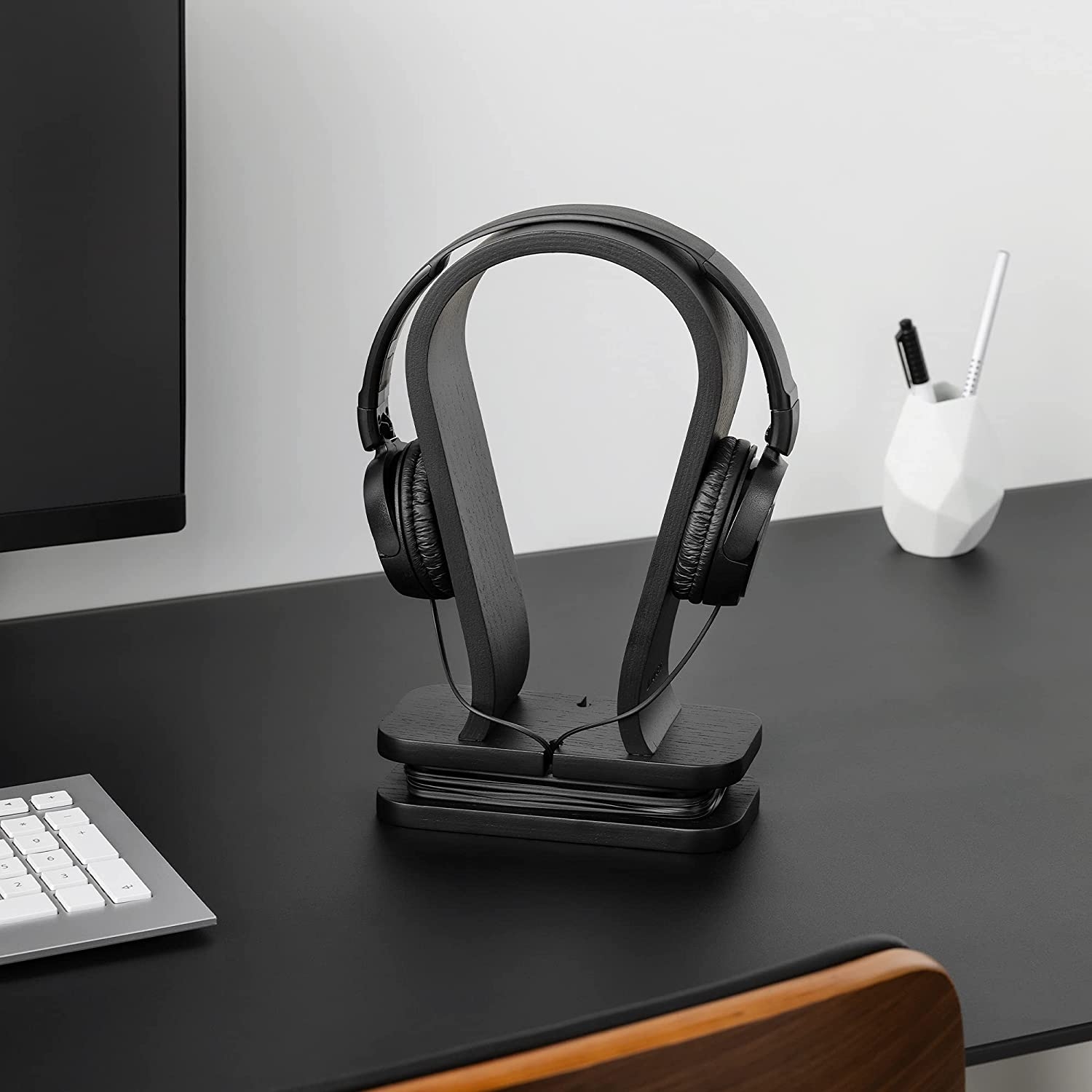 navaris-headphone-stand-vasi-akoustikon-kefalis-apo-ksilo-karidias-black-1.jpg