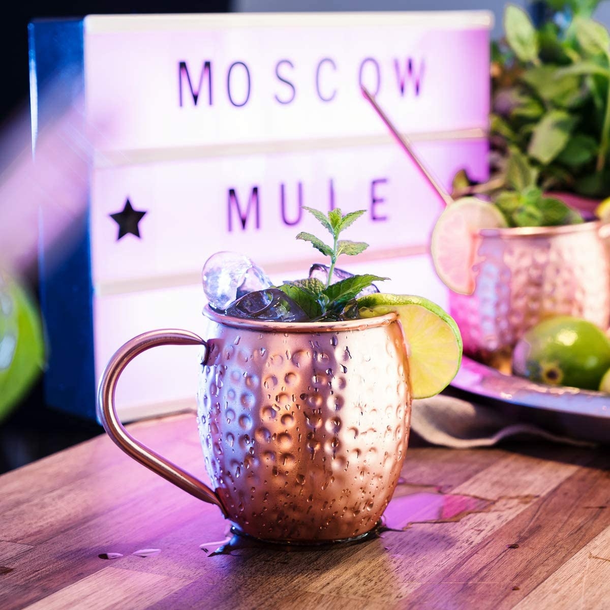 navaris-moscow-mule-set-me-4-koupes-gia-cocktail-apo-anoksidoto-atsali-kai-epistrosi-xalkou-500-ml-copper-1.jpg