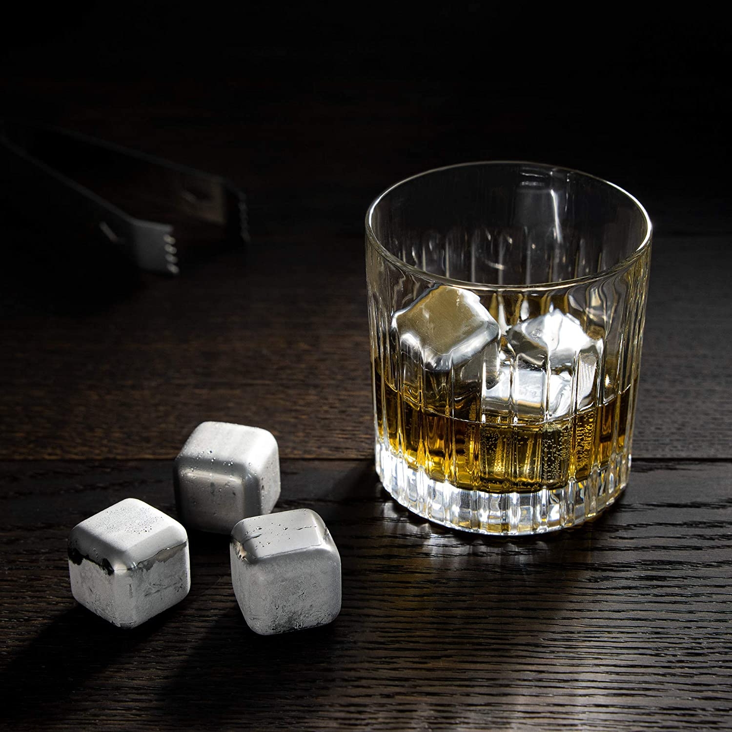 navaris-stainless-steel-whisky-stones-set-me-8-pagakia-apo-anoksidoto-atsali-silver-1.jpg