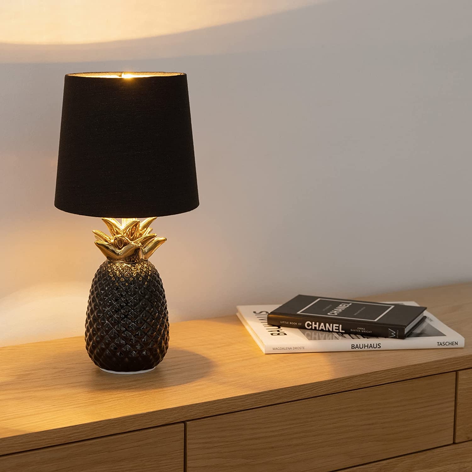 navaris-table-lamp-pineapple-epitrapezio-fotistiko-ananas-35-cm-black-4.jpg